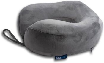 مخدة الرقبة للسفر مرتفعة مصممة لدعم الرقبة والذقن والرأس اثناء الاسترخاء او النوم مصنوعة من الميموري فوم الألماني ماركة ايزى لايف EASY LIFE